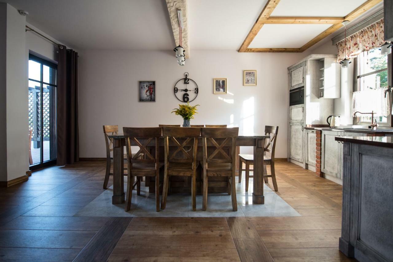 Dwor U Papuga Apartment รูเชียนา-นิดา ภายนอก รูปภาพ